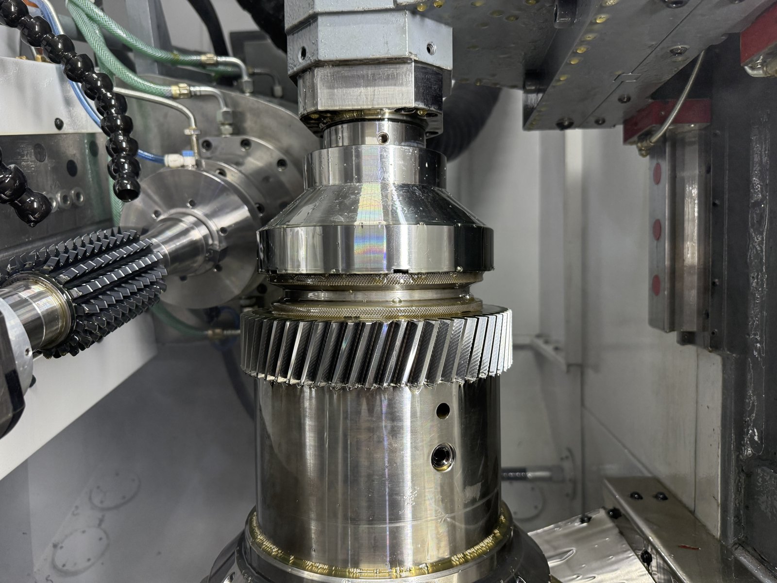 Hobbed gear teeth, finish detail